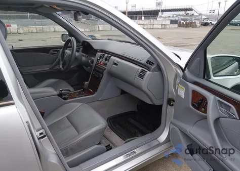 2001 Mercedes-Benz E 320 4M from USA, damaged, VIN WDBJF82J81X060591